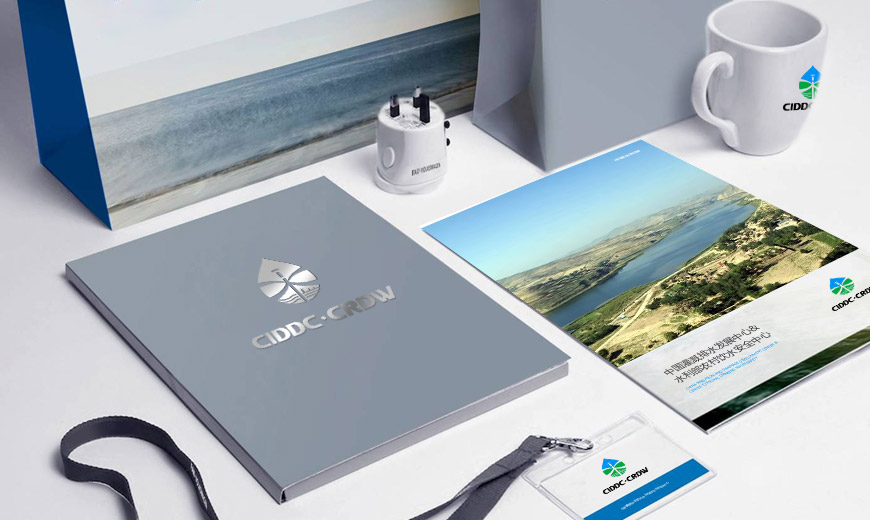 vi系統(tǒng)規(guī)范-水利部灌溉排水發(fā)展中心VI設(shè)計(jì)系統(tǒng)封套設(shè)計(jì)、畫冊(cè)應(yīng)用、紙杯應(yīng)用、工作證應(yīng)用