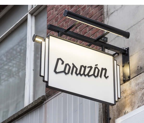 國外品牌形象店面設(shè)計和VI導示設(shè)計欣賞-12