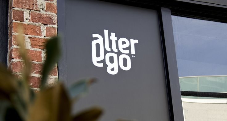 國外品牌形象店面設(shè)計和VI導示設(shè)計欣賞-8