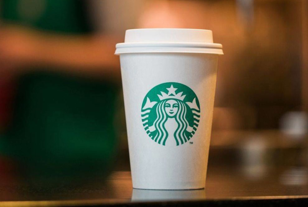 星巴克的LOGO設(shè)計(jì)干凈、有趣且易于識別